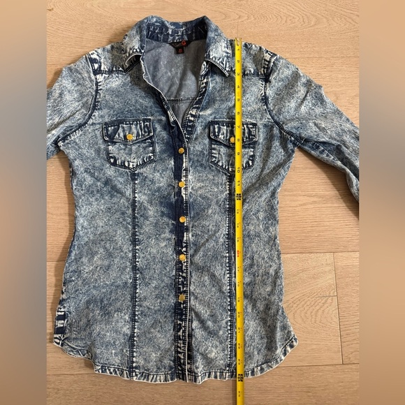 G by GUESS acid wash button down size XS - Picture 9 of 10